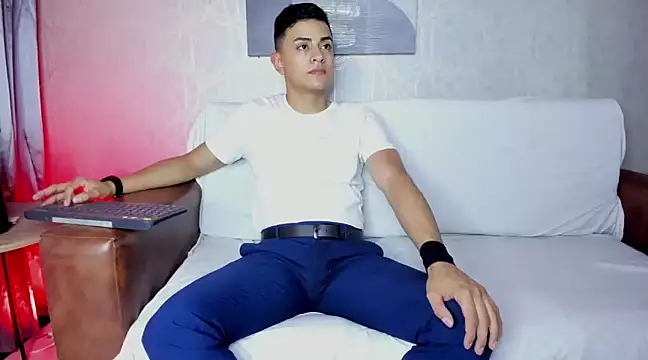 Snapshot of Lucii_fer_ chatting on 02-28-25, 11:25 Lucii fer online show from 02-28-25, 11:25