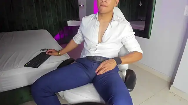 Snapshot of Lucii_fer_ chatting on 10-17-25, 11:57 Lucii fer online show from 10-17-25, 11:57