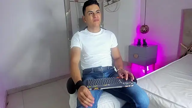 Lucii fer  online show from 11-20-25, 11:32