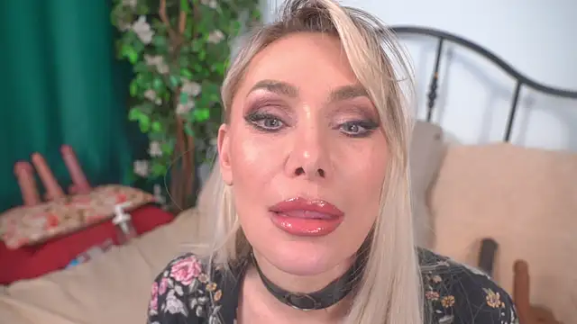 IsadoraDunkan online show from 04-16-26, 08:09