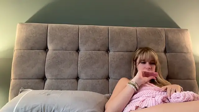 LustfulLuna  online show from 10-20-25, 03:01