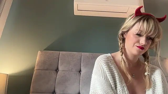 LustfulLuna  online show from 10-31-25, 12:06