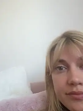 Snapshot of LustfulLuna_ chatting on 05-12-26, 08:33 LustfulLuna online show from 05-12-26, 08:33