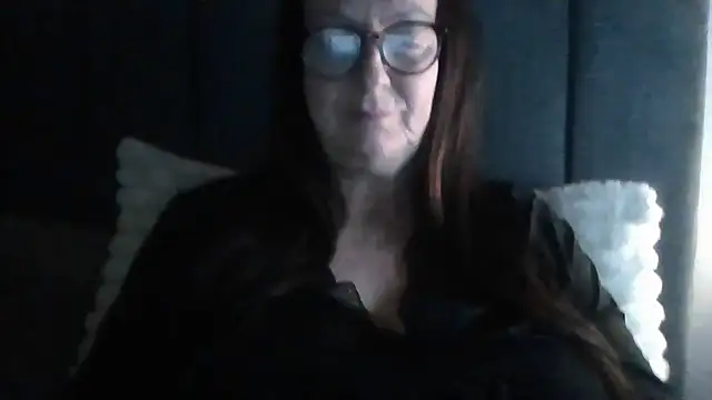 Snapshot of Tillieuk chatting on 05-11-26, 10:18 Tillieuk online show from 05-11-26, 10:18