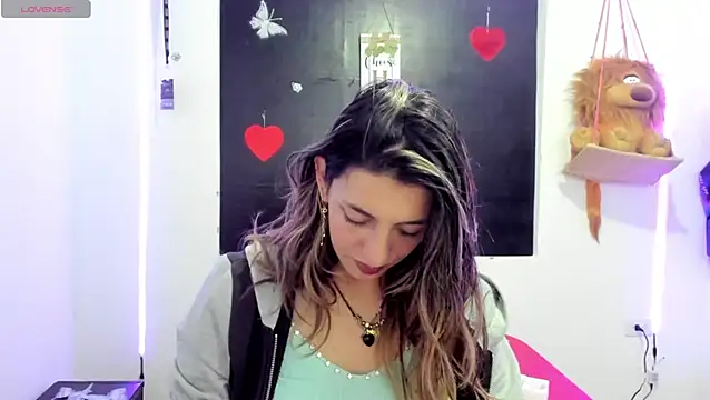 Snapshot of queen-natty chatting on 01-10-25, 04:33 queen-natty online show from 01-10-25, 04:33