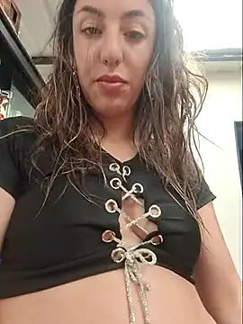 Snapshot of queen-natty chatting on 02-18-25, 04:05 queen-natty online show from 02-18-25, 04:05