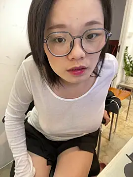 Snapshot of Bella0815 chatting on 03-17-25, 06:40 Bella0815 online show from 03-17-25, 06:40