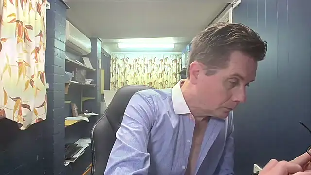 tilobinder online show from 10-31-25, 01:45