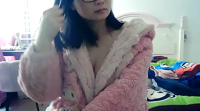 CN-Xiaoxi online show from 03-04-25, 07:08