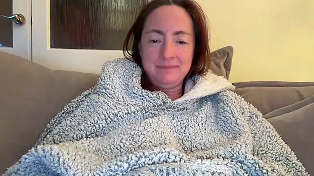 Snapshot of LouiseTswing chatting on 12-09-24, 11:03 LouiseTswing online show from 12-09-24, 11:03