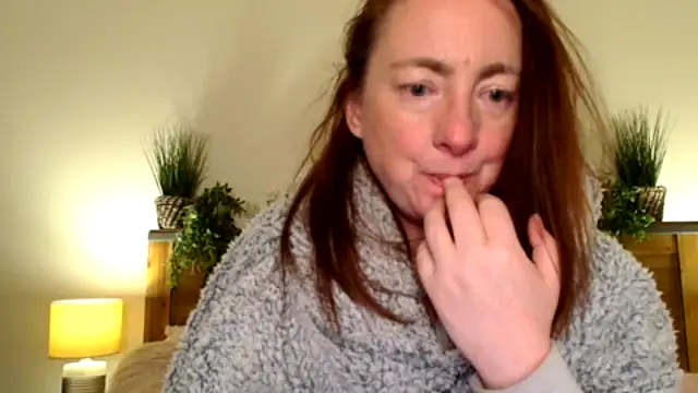 Snapshot of LouiseTswing chatting on 03-06-25, 07:43 LouiseTswing online show from 03-06-25, 07:43