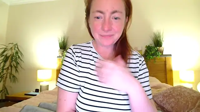 Snapshot of LouiseTswing chatting on 03-13-25, 08:11 LouiseTswing online show from 03-13-25, 08:11