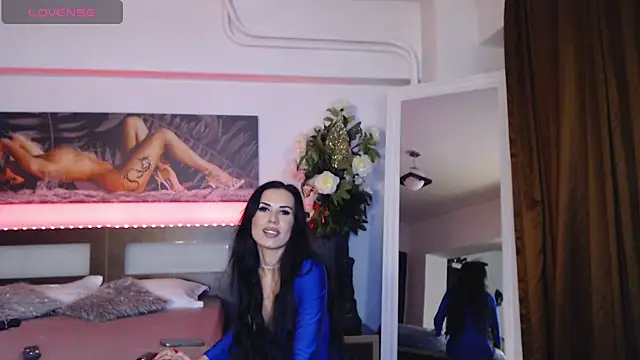 Halie May online show from 11-11-25, 04:51