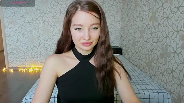 Snapshot of Lissa_Cristal chatting on 11-29-25, 08:17 Lissa Cristal online show from 11-29-25, 08:17