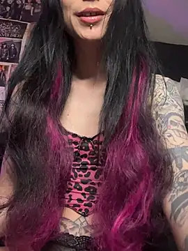Snapshot of MissMidnightUK chatting on 05-19-26, 11:33 MissMidnightUK online show from 05-19-26, 11:33