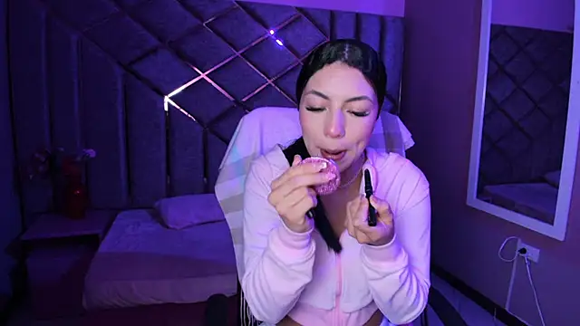 Snapshot of Poly_Sasha_ chatting on 02-19-26, 02:40 Poly Sasha online show from 02-19-26, 02:40