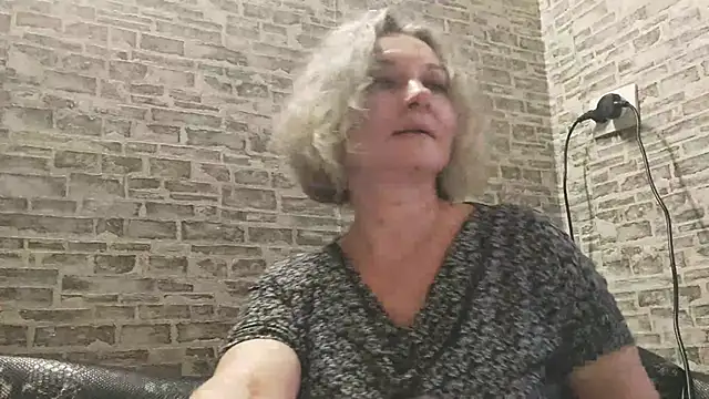 Snapshot of EdithManning chatting on 01-17-25, 12:31 EdithManning online show from 01-17-25, 12:31