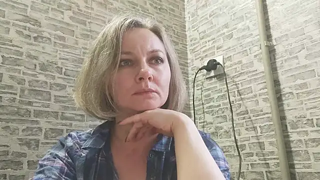 Snapshot of EdithManning chatting on 01-20-25, 01:42 EdithManning online show from 01-20-25, 01:42