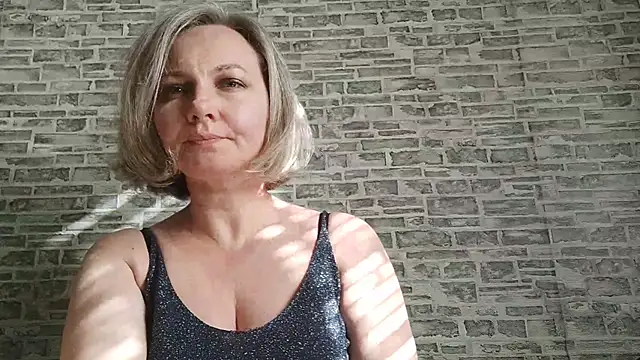 Snapshot of EdithManning chatting on 03-01-25, 08:13 EdithManning online show from 03-01-25, 08:13