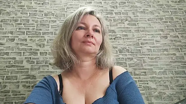 Snapshot of EdithManning chatting on 09-18-25, 05:09 EdithManning online show from 09-18-25, 05:09