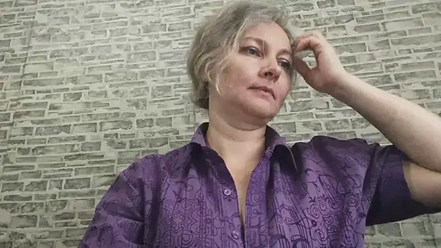 Snapshot of EdithManning chatting on 10-27-25, 07:23 EdithManning online show from 10-27-25, 07:23