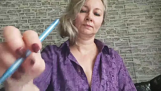 Snapshot of EdithManning chatting on 10-28-25, 06:28 EdithManning online show from 10-28-25, 06:28