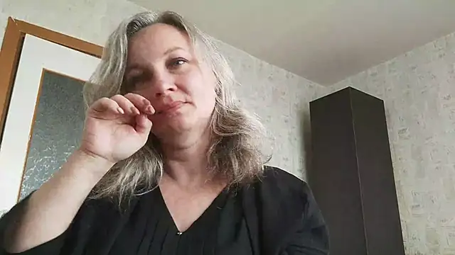 EdithManning online show from 05-17-26, 05:27