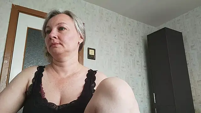 Snapshot of EdithManning chatting on 07-11-26, 05:21 EdithManning online show from 07-11-26, 05:21