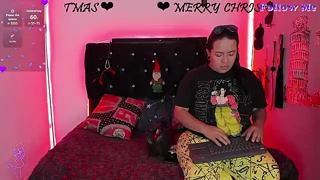 Snapshot of katieeandsharonn chatting on 01-07-26, 02:52 katieeandsharonn online show from 01-07-26, 02:52