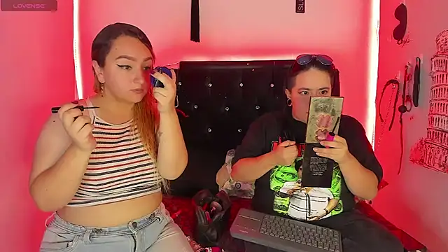 Snapshot of katieeandsharonn chatting on 03-02-26, 12:34 katieeandsharonn online show from 03-02-26, 12:34