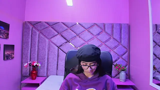 Miaa Thopmson online show from 11-29-25, 12:13