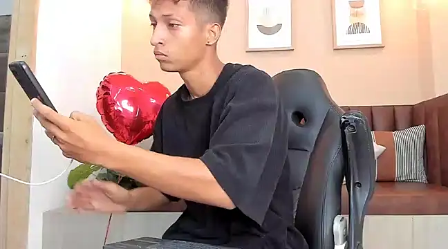 Snapshot of wolf_james123 chatting on 02-12-25, 01:59 wolf james123 online show from 02-12-25, 01:59