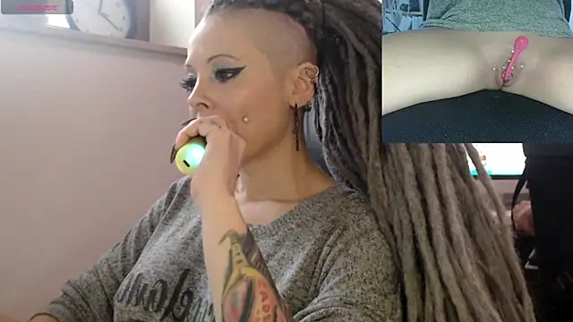 Snapshot of EdgesOfReality chatting on 01-15-26, 10:42 EdgesOfReality online show from 01-15-26, 10:42