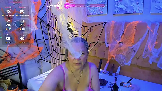 Snapshot of miisevvie_ chatting on 10-31-25, 04:13 miisevvie online show from 10-31-25, 04:13