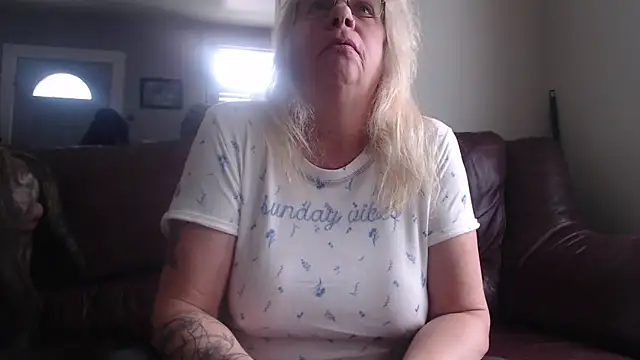 canadiancougar1965 online show from 02-28-25, 07:56