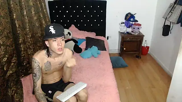 Snapshot of Kitty_and_jake chatting on 03-18-25, 03:42 Kitty and jake online show from 03-18-25, 03:42