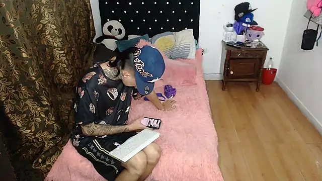 Snapshot of Kitty_and_jake chatting on 03-19-25, 02:37 Kitty and jake online show from 03-19-25, 02:37