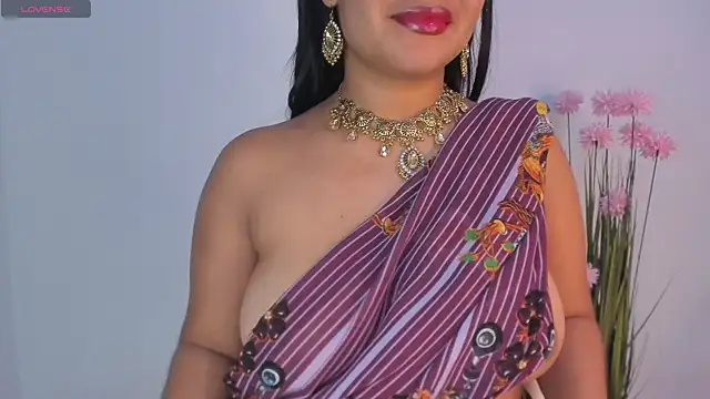 Snapshot of shara_queen1 chatting on 11-13-25, 03:27 shara queen1 online show from 11-13-25, 03:27