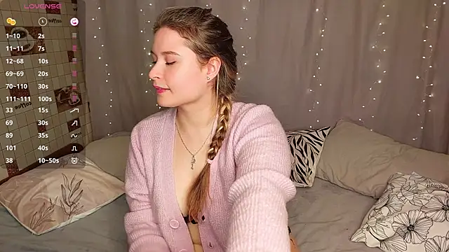 sophie  lee online show from 10-13-25, 03:45