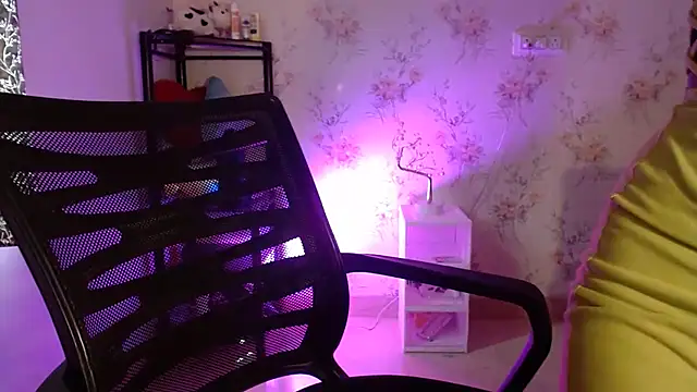 Snapshot of Snappy_girl chatting on 04-02-26, 04:54 Snappy girl online show from 04-02-26, 04:54
