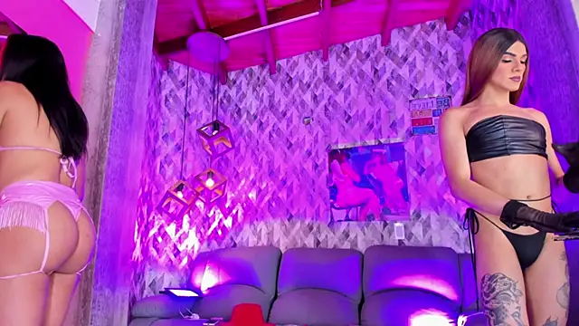 Snapshot of The_Babylon_of_girls chatting on 03-22-25, 08:40 The Babylon of girls online show from 03-22-25, 08:40