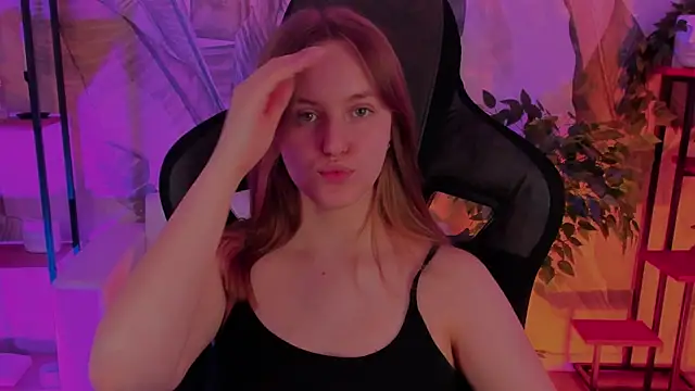 Snapshot of KellyPoter chatting on 02-14-25, 11:10 KellyPoter online show from 02-14-25, 11:10