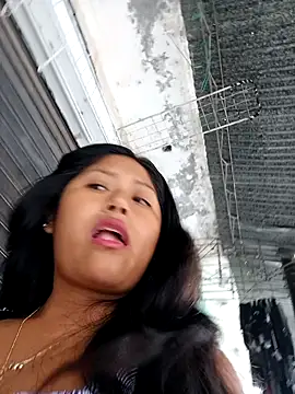 Snapshot of Karol-kamila19 chatting on 01-08-25, 01:20 Karol-kamila19 online show from 01-08-25, 01:20