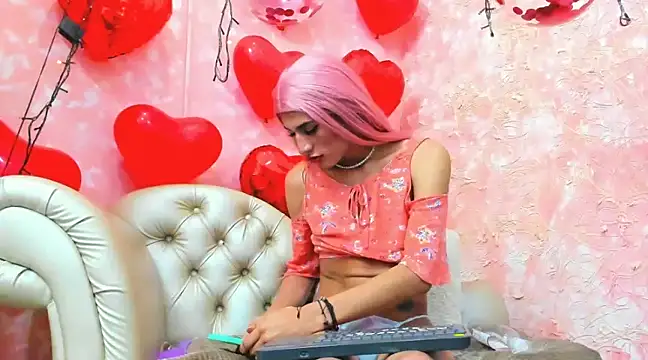 Snapshot of NahomiWhitel chatting on 02-05-25, 06:04 NahomiWhitel online show from 02-05-25, 06:04