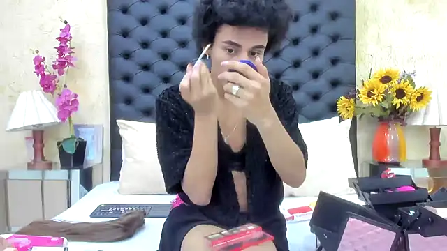 Snapshot of NahomiWhitel chatting on 09-26-25, 03:27 NahomiWhitel online show from 09-26-25, 03:27