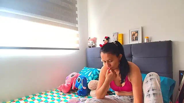 gracekelly12 online show from 10-06-25, 03:31