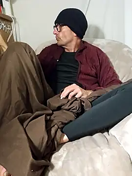 Snapshot of Pumpndeep chatting on 12-20-25, 10:33 Pumpndeep online show from 12-20-25, 10:33