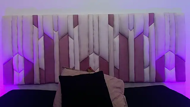 mia stanfort online show from 10-18-25, 07:14