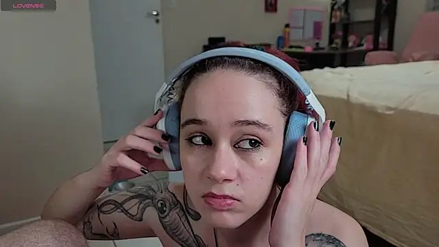 Snapshot of Angels_fuck chatting on 02-03-25, 01:41 Angels fuck online show from 02-03-25, 01:41