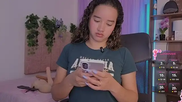 emilyrouxe online show from 04-12-26, 03:50